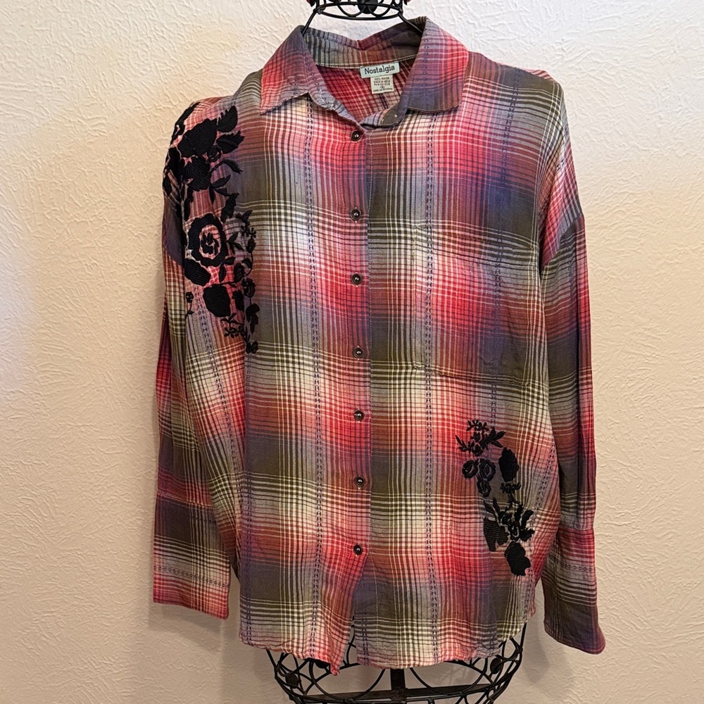 🌹BOGOHO🌹Nostalgia Mauve and Green Plaid Shirt with Black Floral Appliqués-Small